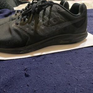 Nikes men cloud sneakers size 9.5